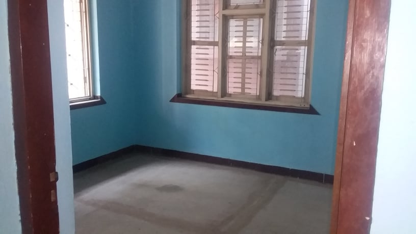 3 rooms kitchen/dining and bathroom flat