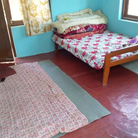 2 rooms with furnitures & utensils