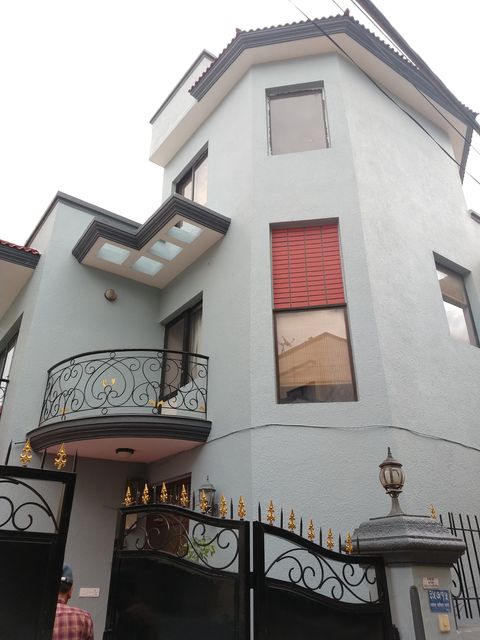 Beautiful 2 & half storeyed house for rent