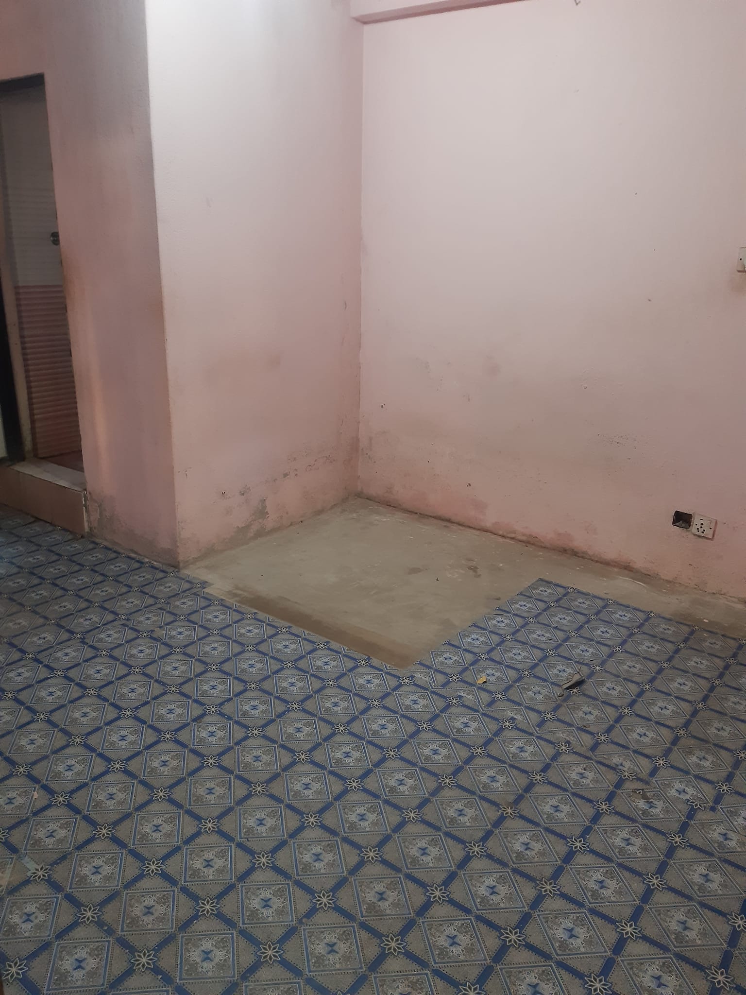 1 room with private toilet